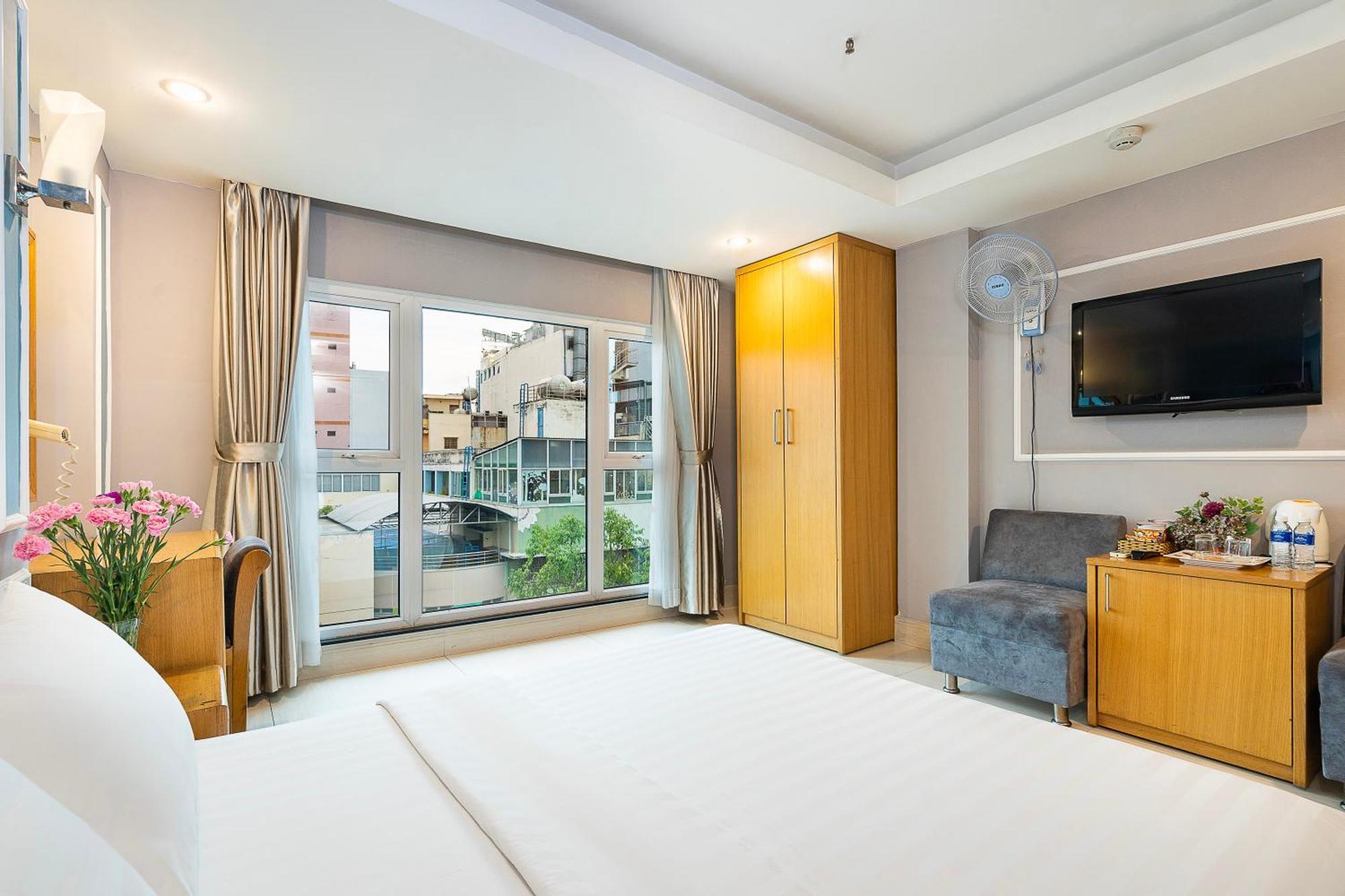 Lucky Star Hotel - Bui Vien Walking Street โฮจิมินห์ซิตี้ ภายนอก รูปภาพ