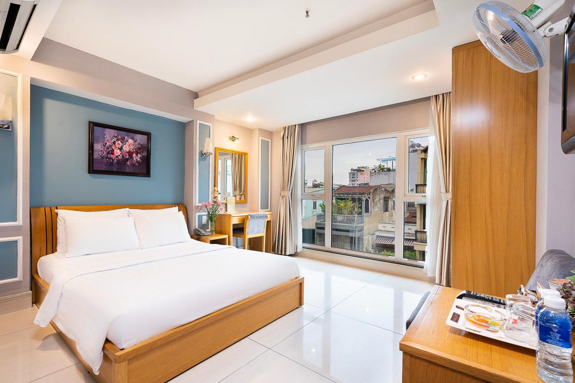 Lucky Star Hotel - Bui Vien Walking Street โฮจิมินห์ซิตี้ ภายนอก รูปภาพ