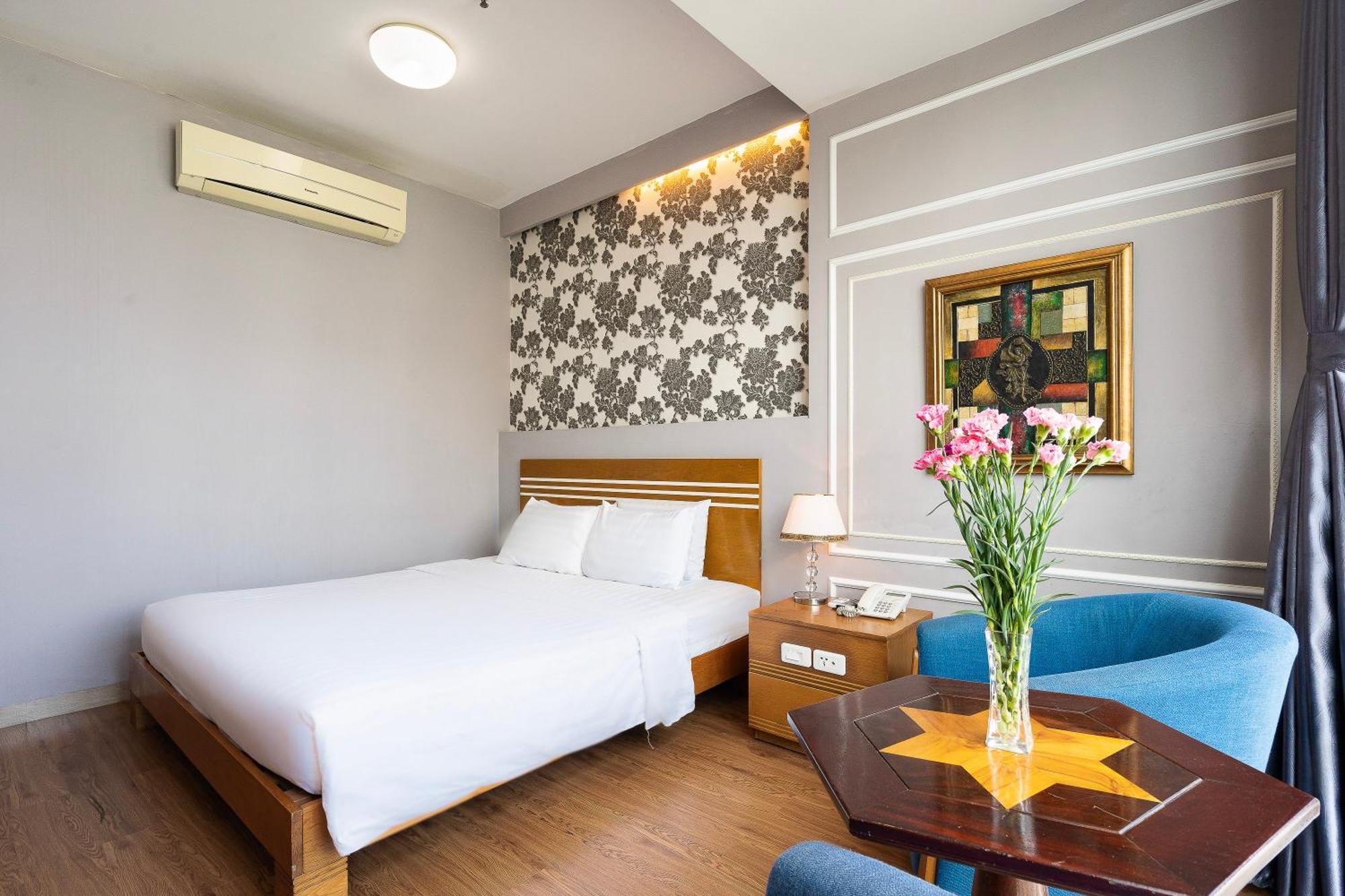 Lucky Star Hotel - Bui Vien Walking Street โฮจิมินห์ซิตี้ ภายนอก รูปภาพ