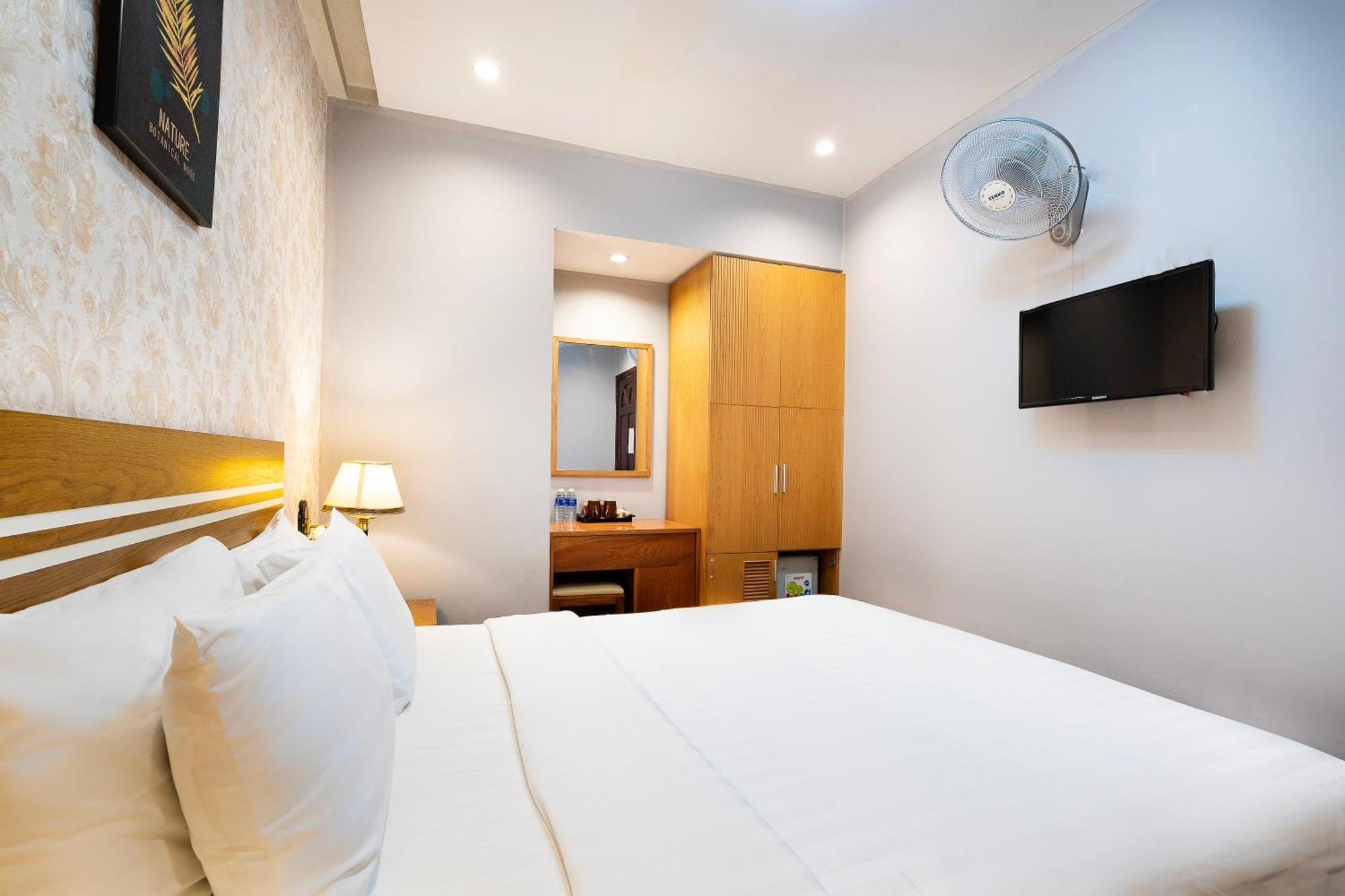 Lucky Star Hotel - Bui Vien Walking Street โฮจิมินห์ซิตี้ ภายนอก รูปภาพ