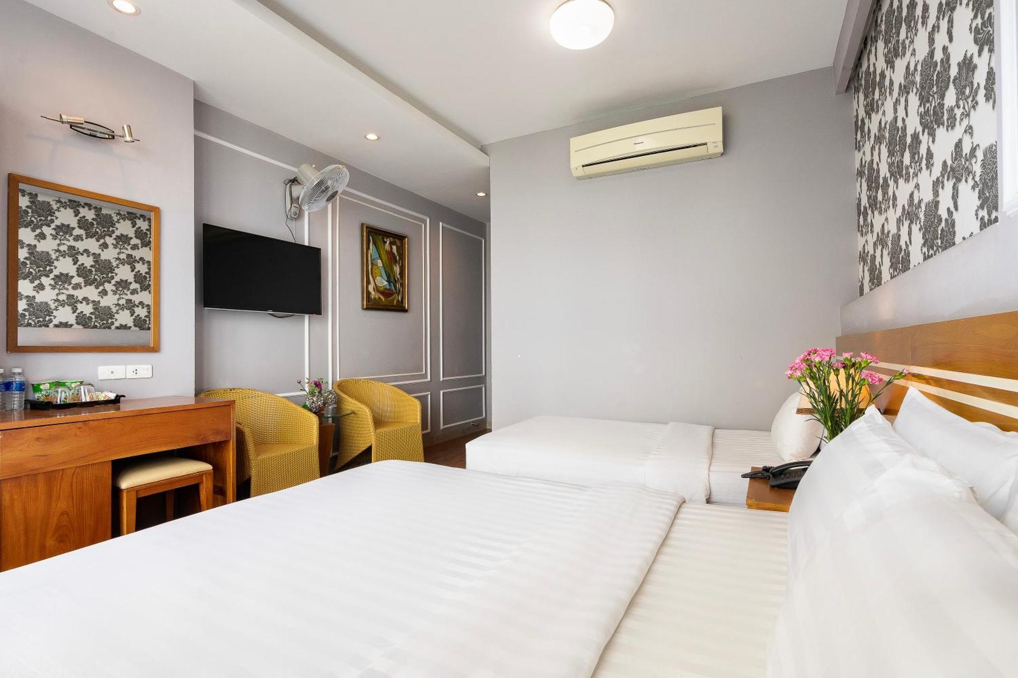 Lucky Star Hotel - Bui Vien Walking Street โฮจิมินห์ซิตี้ ภายนอก รูปภาพ