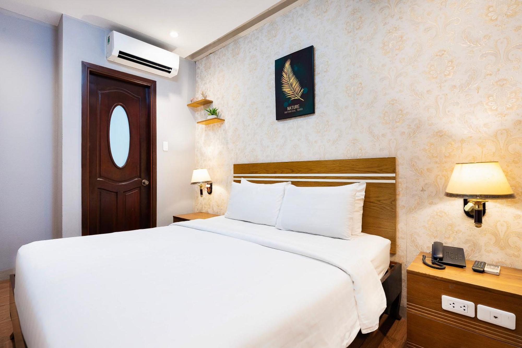 Lucky Star Hotel - Bui Vien Walking Street โฮจิมินห์ซิตี้ ภายนอก รูปภาพ